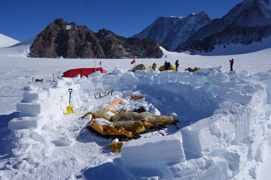 Kamp pod Mt. Vinson (4892 m), Antarktida