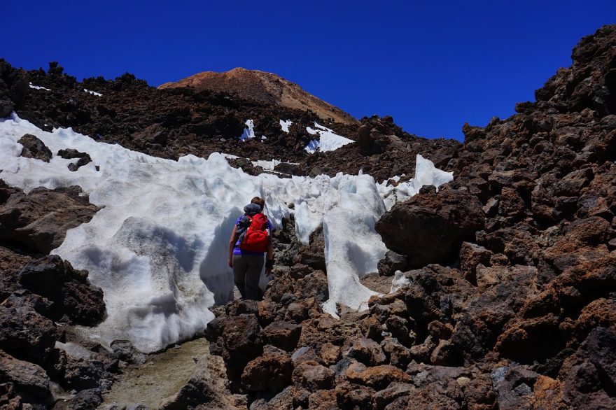 Sníh na Kanárech? To je překvapení! Ale při výstupu na Pico del Teide v zimních a jarních měsících se to může stát.