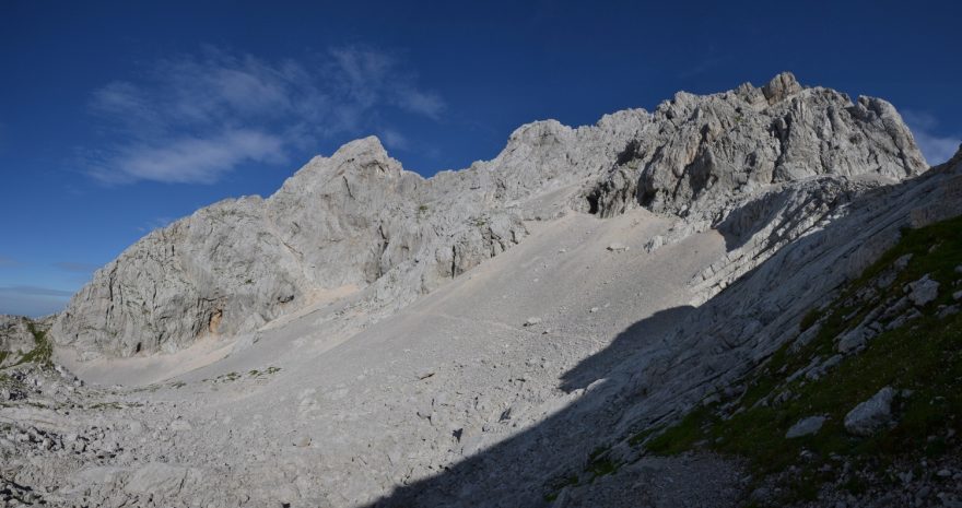 Výstup na Skutu od východu. Kamnicko-Savinjské Alpy, Slovinsko.