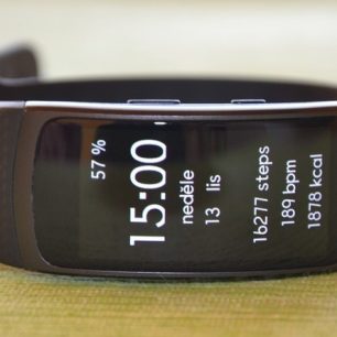 Recenze Samsung Gear Fit2 - chytrý náramek, který vás bude udržovat v běhu