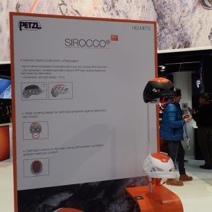 PETZL Nová helma Sirocco váží 170 gramů.