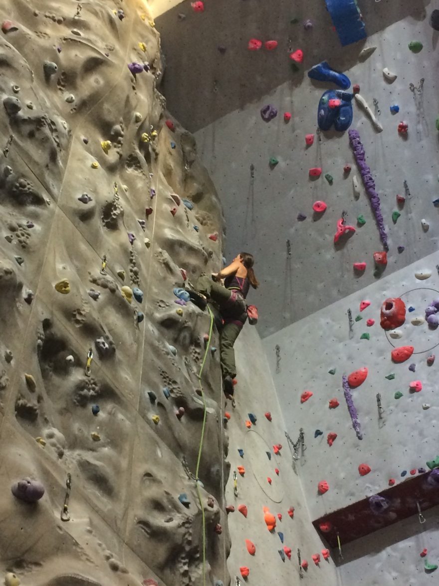 Kalhoty Prana Drew Pant se skvěle hodí na lezení na stěně, na skalách, na bouldering i na běžné nošení.