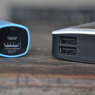 USB nabíječky pozor na výstupní napětí.