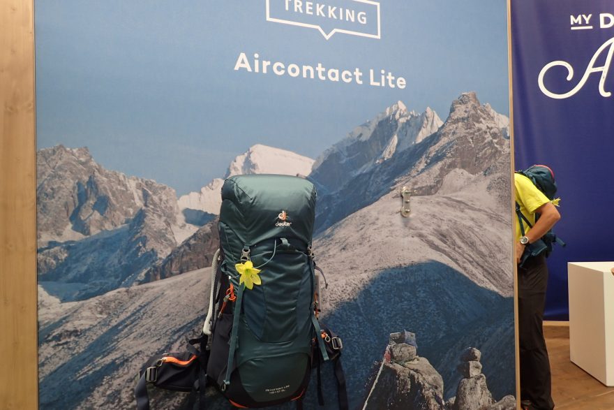 DEUTER promoval svoji řadu batohů Aircontact Lite.