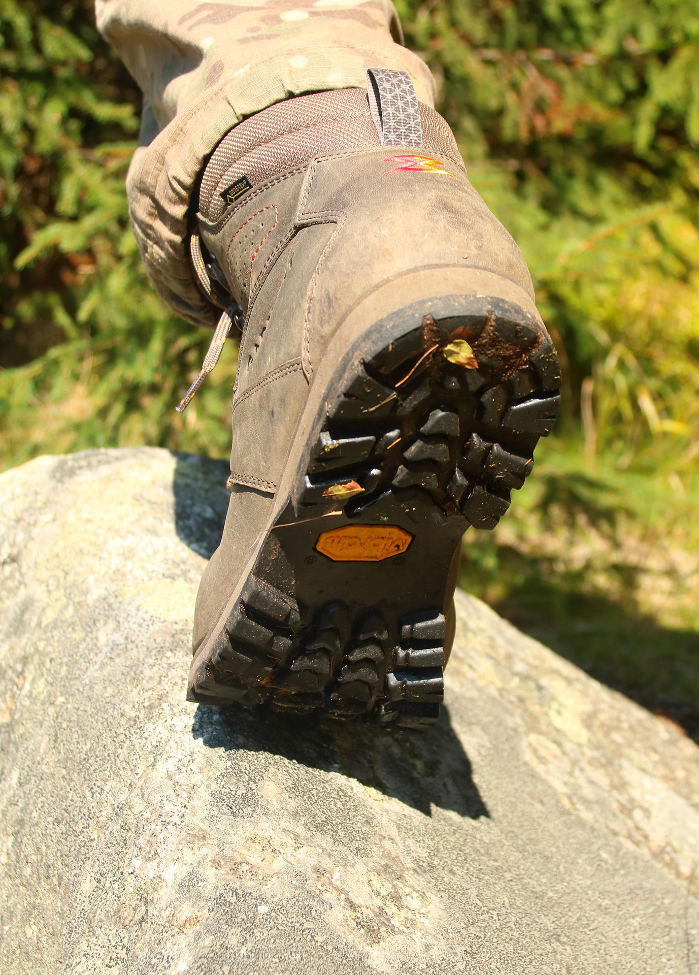 Treková a outdoorová obuv Garmont je opatřena spolehlivou a účinnou podrážkou opatřenou patentovaným vzorkem Vibram Winkler.