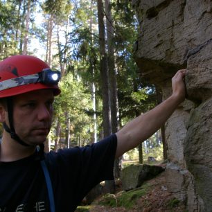 Při pohybu v chodeckém terénu dostačuje i méně světla a šetříme tak baterii.