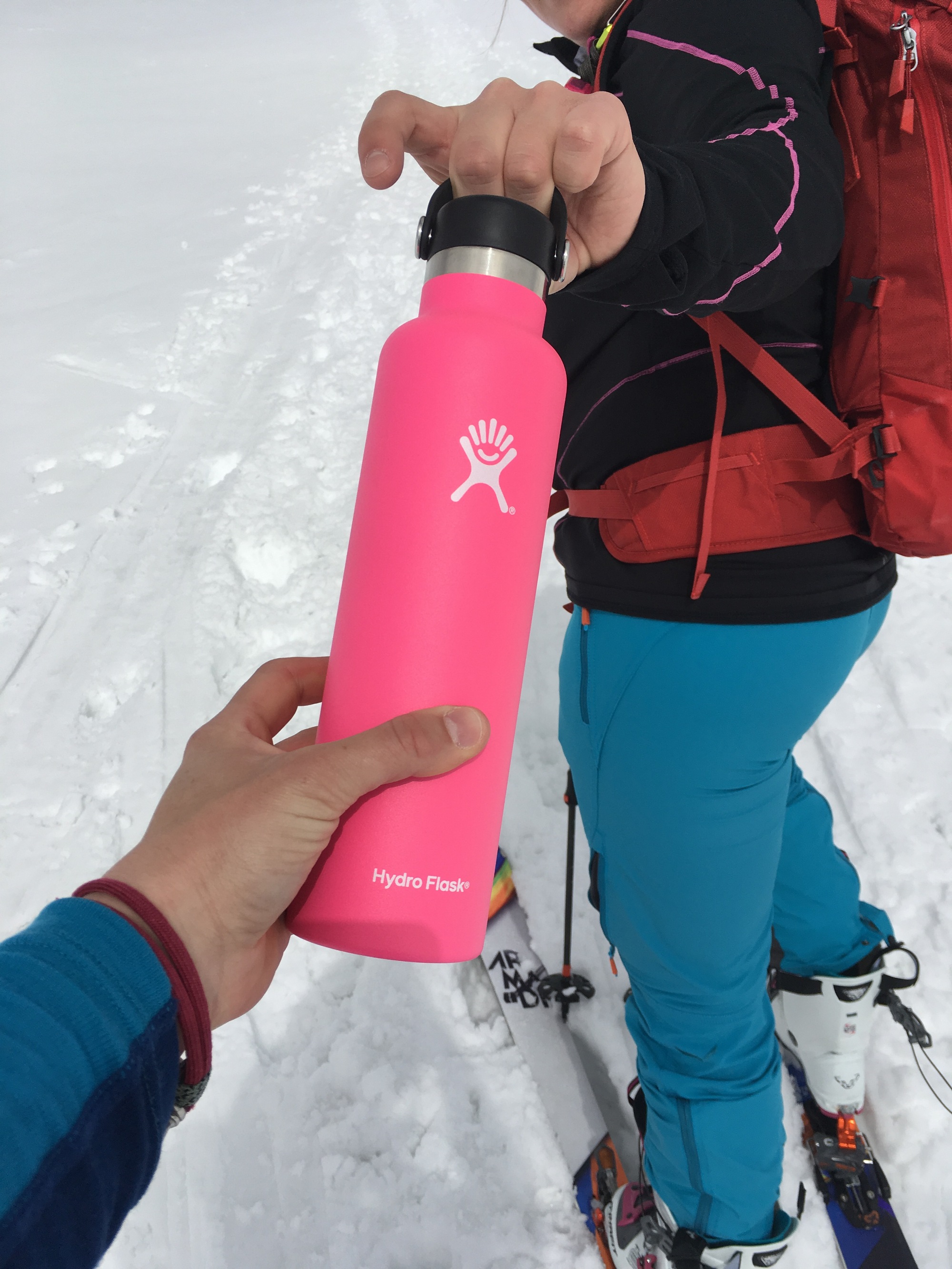 Závěs Hydro Flask není jen pro parádu.