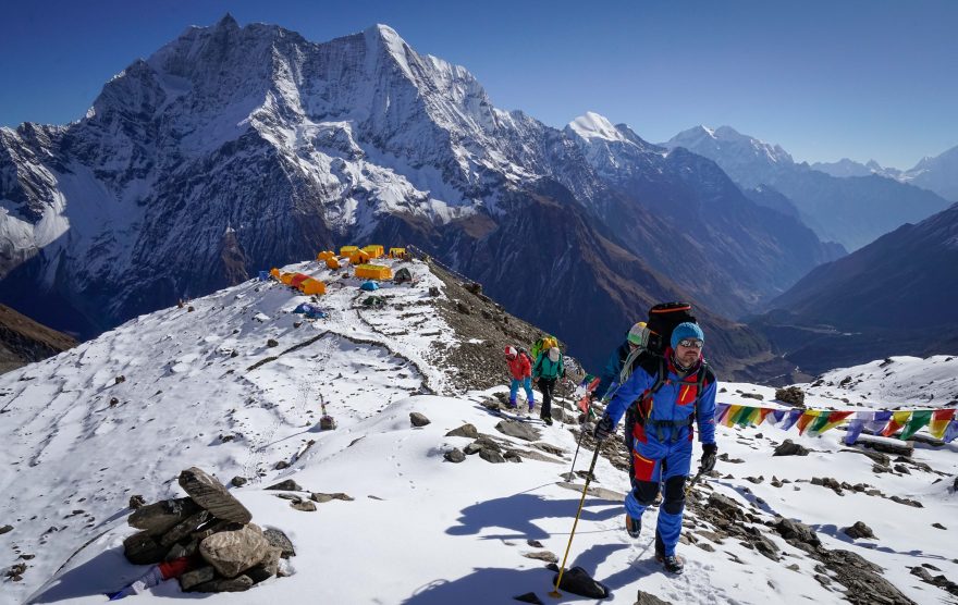 Člen Direct Alpine Test Teamu, Markus Pucher, při expedici na Manaslu v roce 2018.