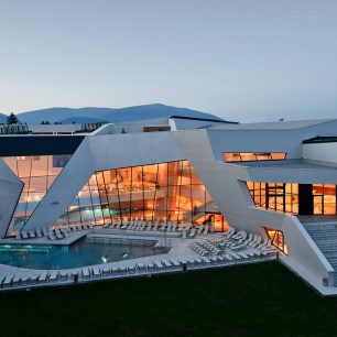 Příjemnou relaxaci nabízí po cestě také lázně Kärnten Therme Spa ve Villachu, Rakousko.