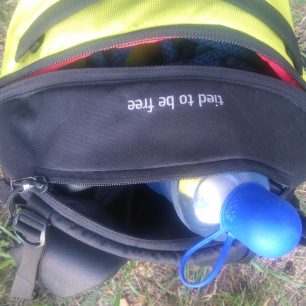 Do horní kapsy batohu Tendon Gear Bag je zvenku dobrý přístup.