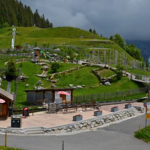 Dětské hřiště u stanice Ristis, Engelberg, Švýcarsko.