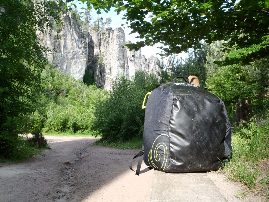 Rock Empire Beetle Bag v Prachovských skalách.