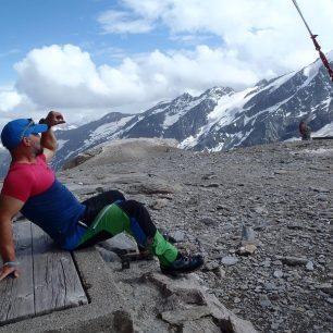 Jak asi sedí dámské triko Sensor Merino Air Performance Tee horskému vůdci.