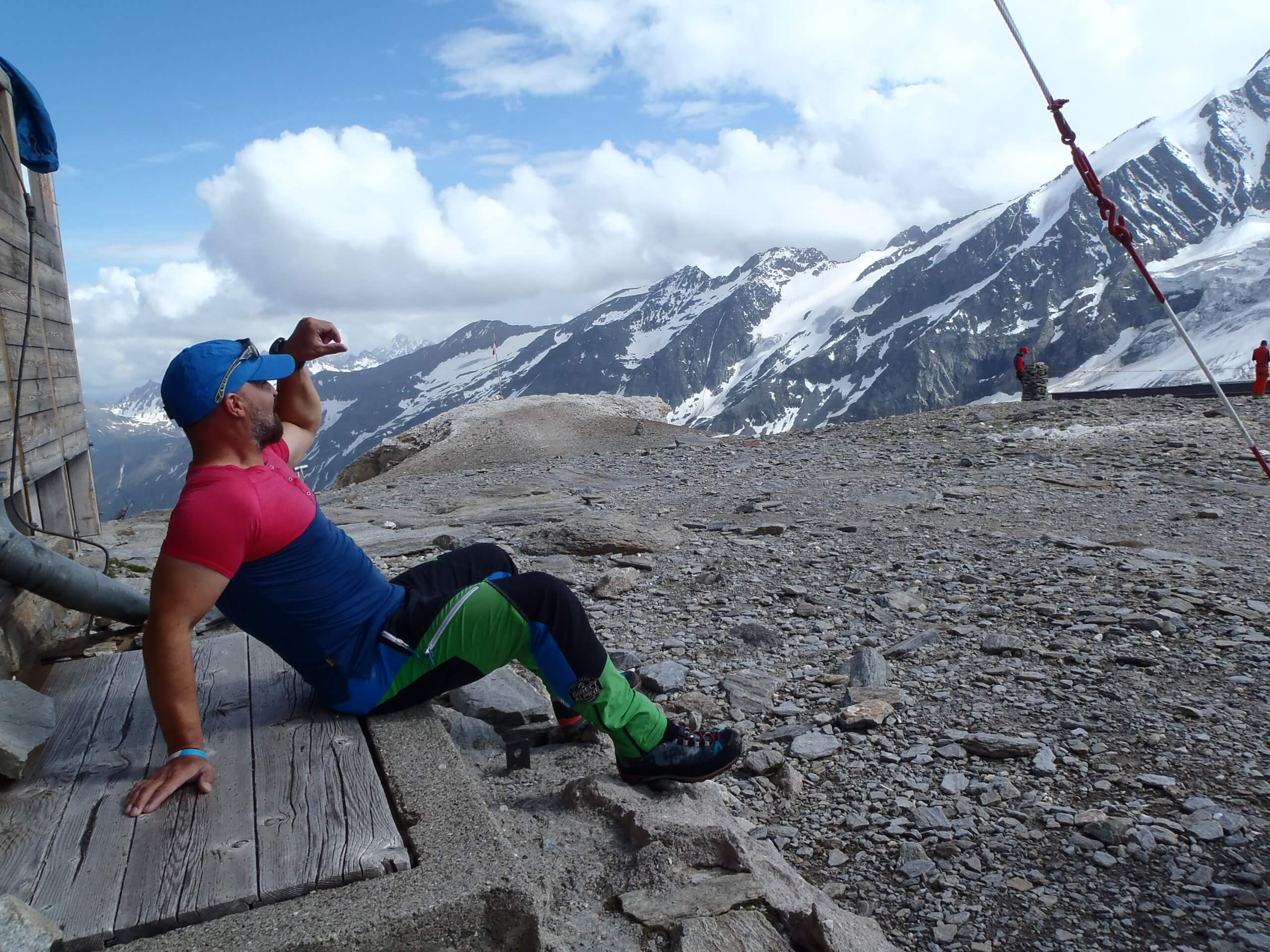 Jak asi sedí dámské triko Sensor Merino Air Performance Tee horskému vůdci.