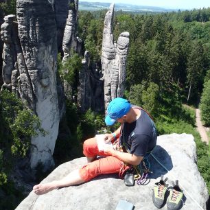 Lezecká pohoda s kalhotami RAFIKI Cliffbase.