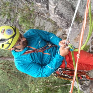 Testování kalhot RAFIKI Cliffbase na Suchých skalách.