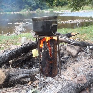 Vaření s plotýnkou Cooker I na finské svíci.