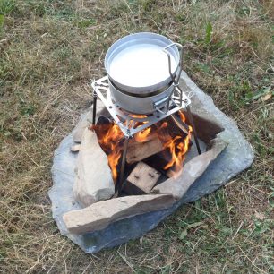 Varianta vaření na ohništi s ohňovou plotýnkou Cooker I.