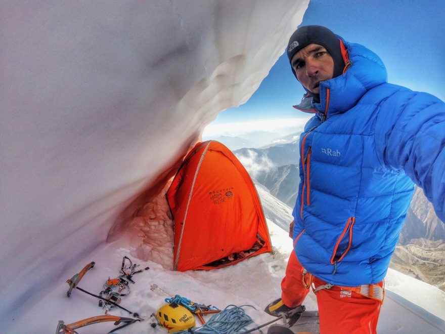 Tomáš Petreček 7200 m vysoko v bivaku, v místě, kde už ani ptáci nelítají...