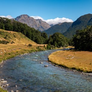 Rozmanitá krajina jižního ostrova Nového Zélandu vás uchvátí, Routeburn trek.