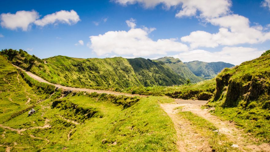 Azorům se podobně jako Madeiře přezdívá ostrovy věčného jara.