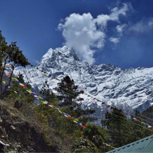 Výhledy na štíty Himálaje, Everest base camp trek, Nepál.