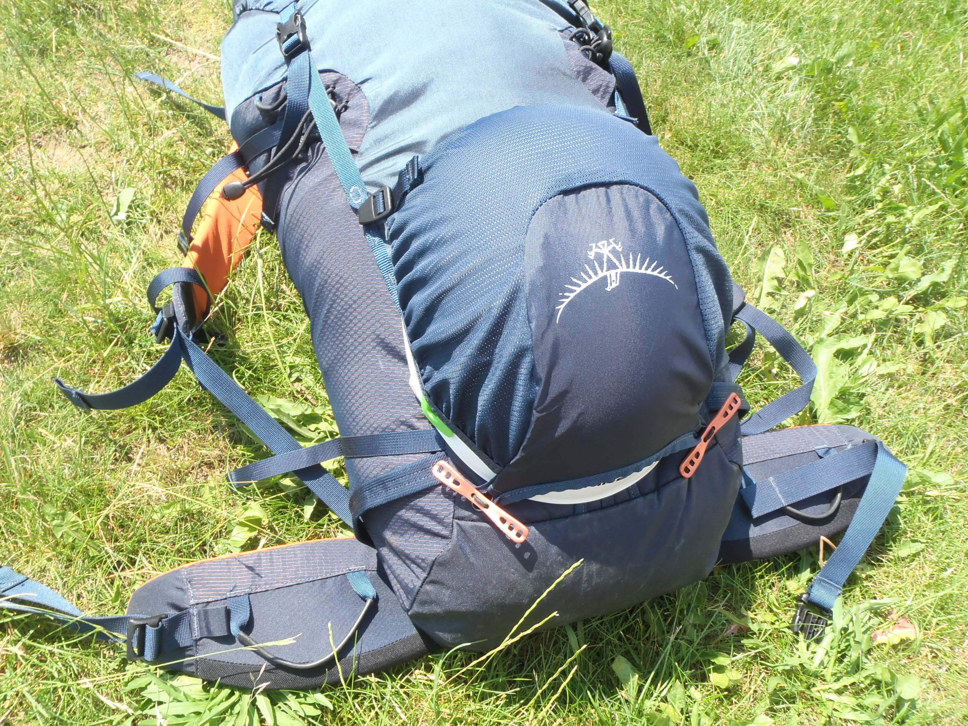 Našel jsem možnost, jak využít síťku na helmu i bez nošení víka - Osprey Mutant 38.