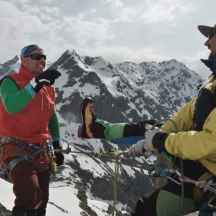 Nohy jsou díky podkolenkám CEP Outdoor Light Merino Compression Socks v dobré kondici i po 15 dnech na ledovci.