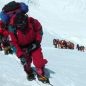 Přeplněný Everest. Fronta 600 lidí šokovala profesionály