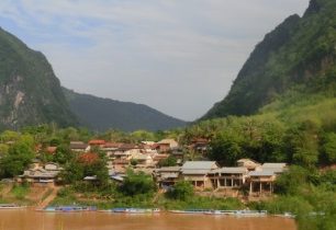 Výlet na kajaku po laoské řece Namtha