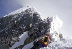 Bude Mount Everest zajištěn feratou? UIAA se snaží, aby tomu tak nebylo