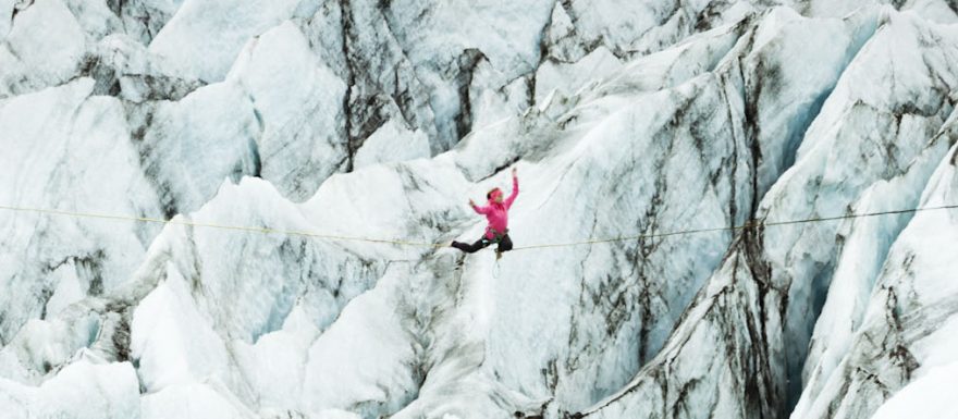 Slacklineři z Islandu: Highlining nezačíná tím, že si člověk sedne na lajnu, zvedne se a přejde jí