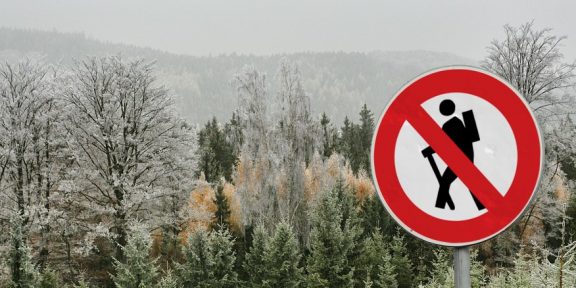 Přísný zákaz vstupu končí – utajené hory ve středních Čechách přístupné už od ledna!