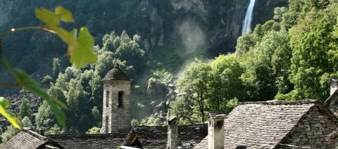 Foroglio – vodopád v sevřeném údolí Val Bavona
