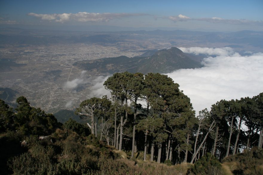 Nasunující se mraky a Quetzaltenango