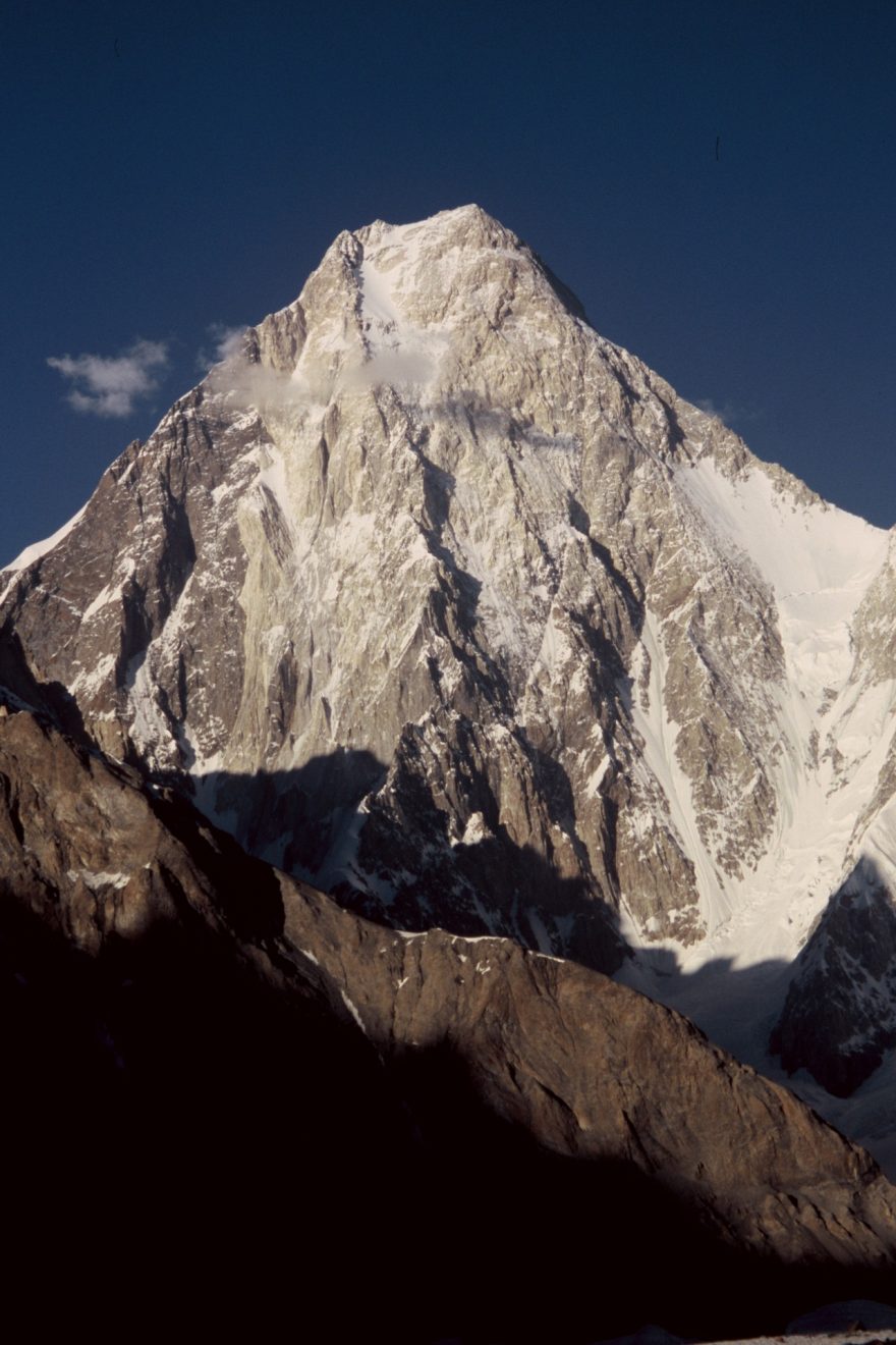 Západní stěna Gasherbrum IV, Wikipedia, foto: Florian Ederer