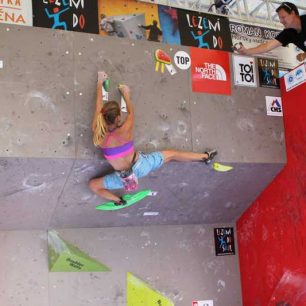 Ženské finále MČR v boulderingu 2013