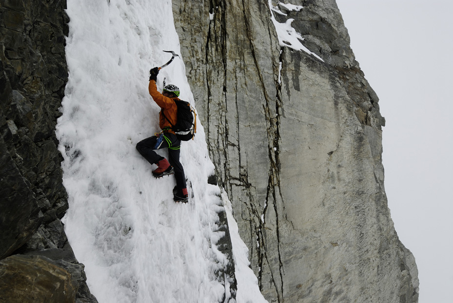 Ueli Steck při svém pokusu v roce 2007, foto: mountainhardwear.com 