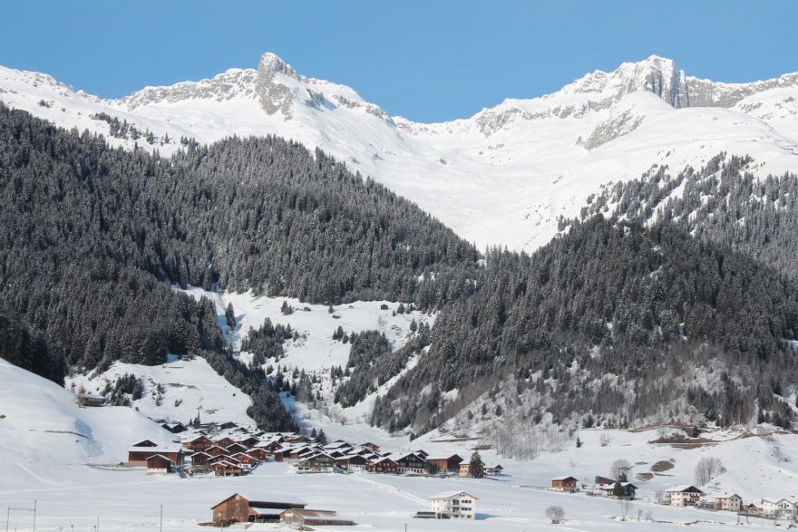 Vesnička Segnas, Graubünden Ferien, Sedrun Disentis