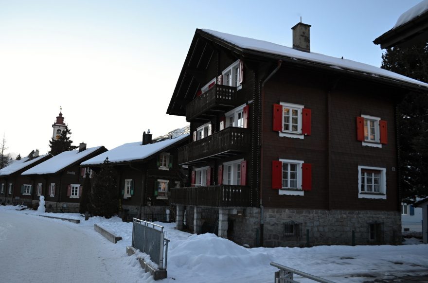 Andermatt na vás dýchne pravým klidem horského městečka.