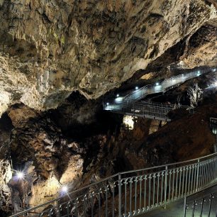 Rozsáhlý prostor Stupňovité prospati dosahuje hloubky 65 metrů