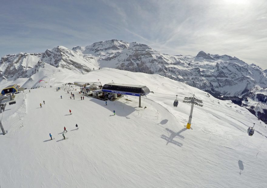 Moderní Stand-Xpress gondola, Lenk, Švýcarsko. Autor: Andrea