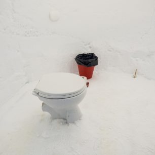 Záchod na čerstvém vzduchu, Davos, Švýcarsko