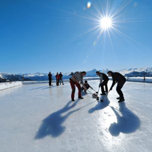 Při curlingu si užijete spoustu zábavy, Davos, Švýcarsko