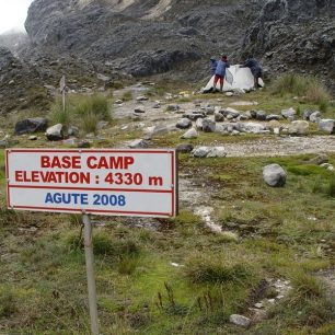 Base camp, Carstensz Pyramid, Nová Guinea