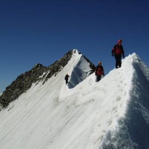 Ostrý vrcholový hřeben