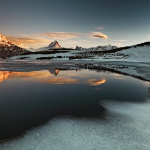 Mrznoucí vody jezera, Bachalpsee, Švýcarsko