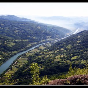 Řeka Drina u Bajiny Bašty