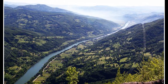 Túra za výhledy z Banjske steny do kaňonu Driny v Srbsku