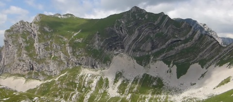 Výstup na vrchol Šareni pasovi v pohoří Durmitor